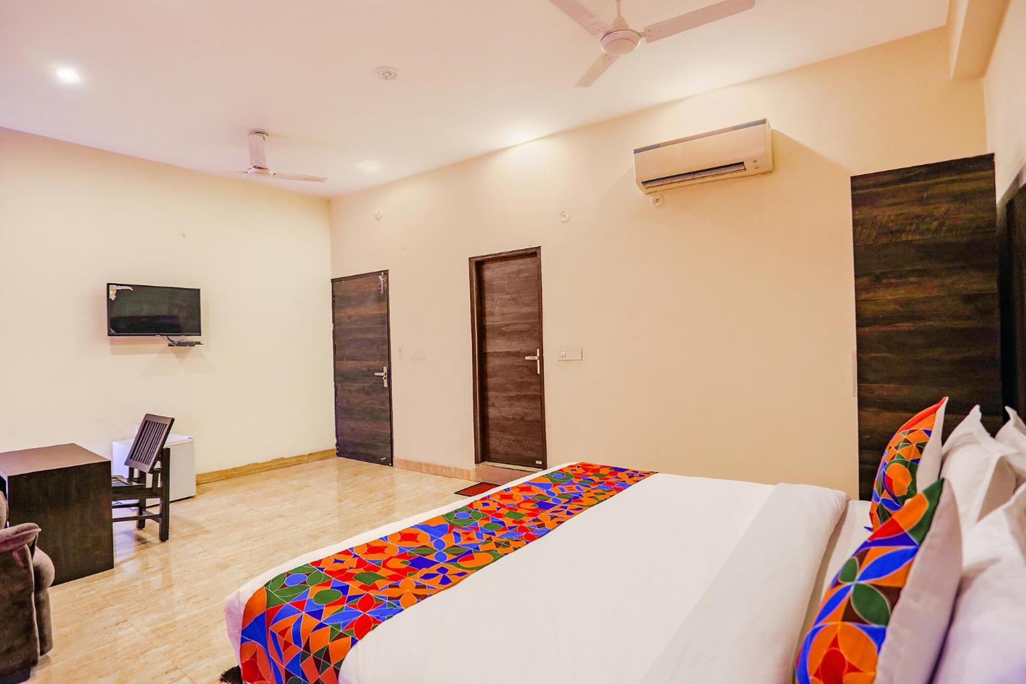 Fabhotel The Kiara Near Igi Delhi Airport 뉴델리 외부 사진