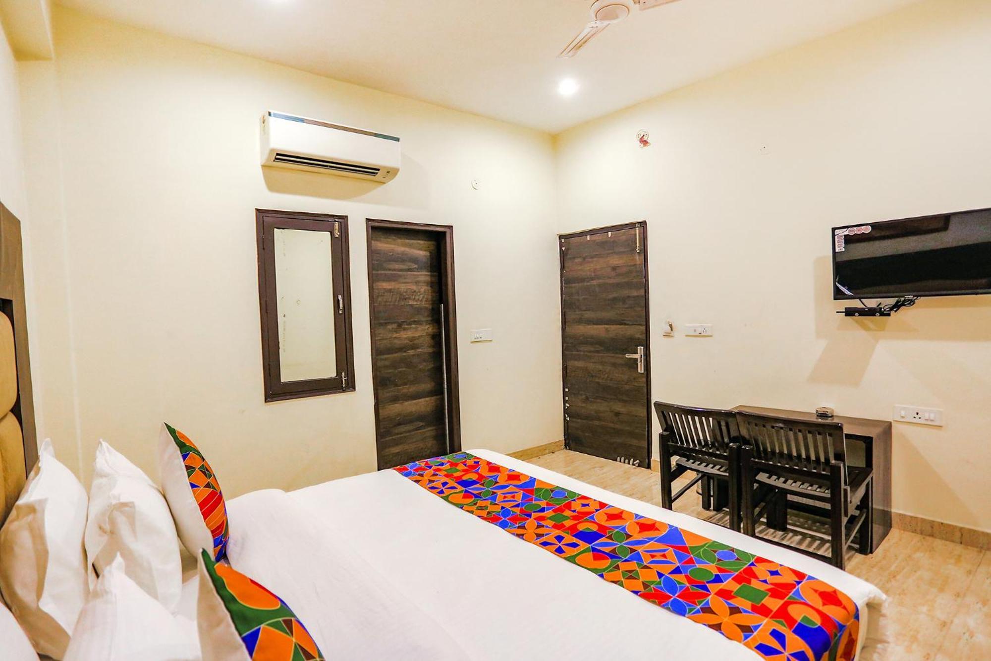 Fabhotel The Kiara Near Igi Delhi Airport 뉴델리 외부 사진