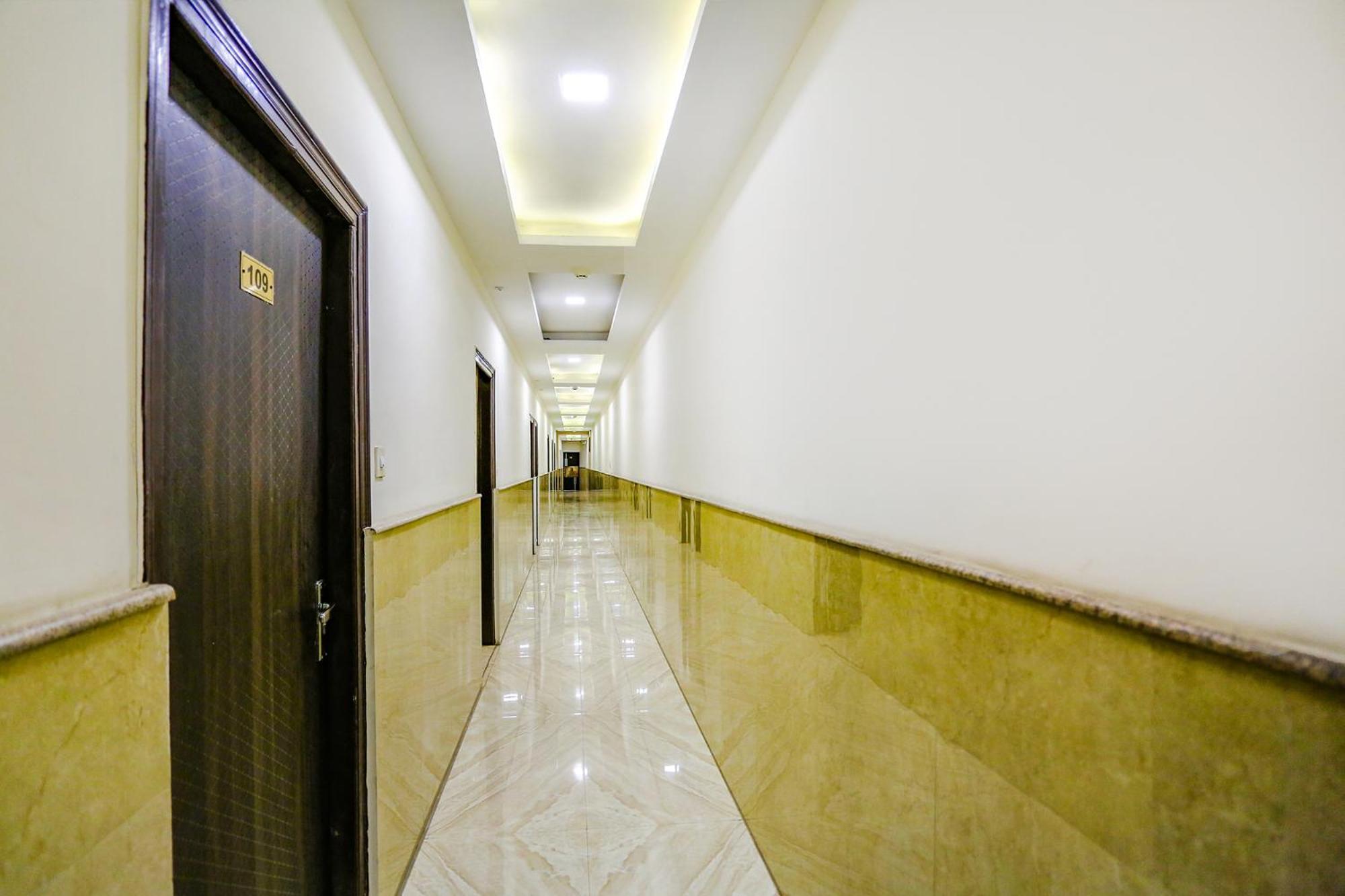 Fabhotel The Kiara Near Igi Delhi Airport 뉴델리 외부 사진